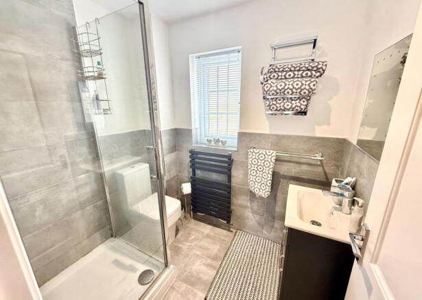 4 bed Detached for sale Image 9
