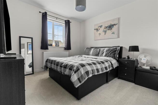 4 bed Detached for sale Image 11