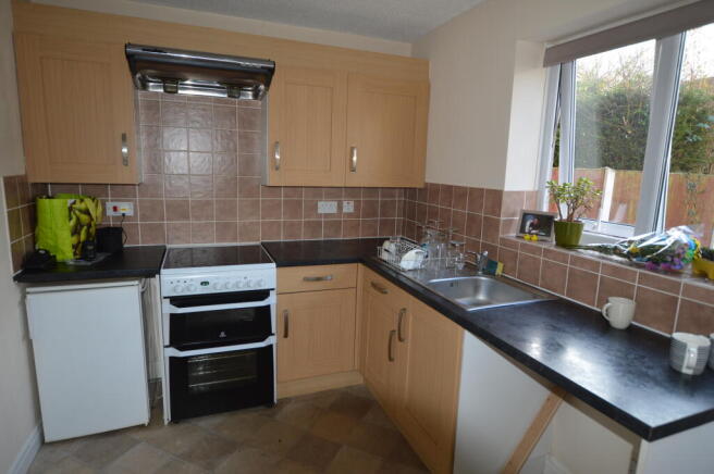 2 bed Semi-Detached to rent Image 4