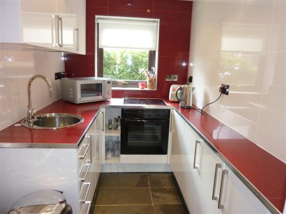 MODERN FITTED KITCHE