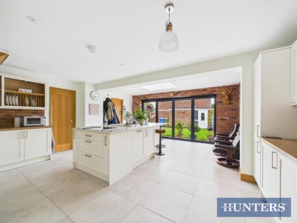 3 bed Semi-Detached for sale Image 4