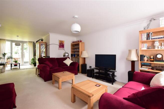 Lounge/Dining Area