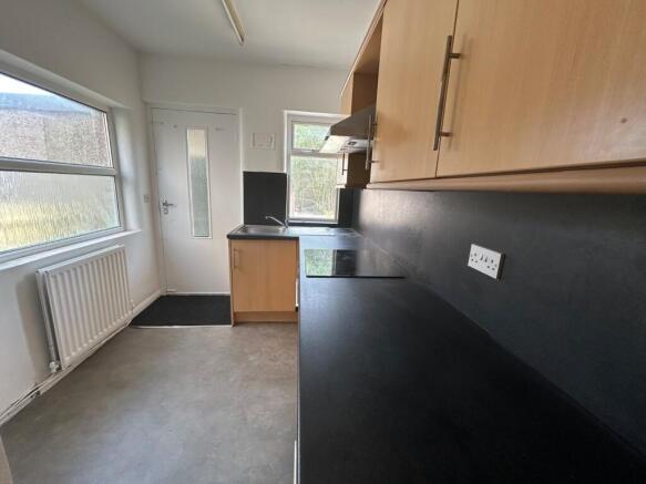 3 bed Semi-Detached to rent Image 6