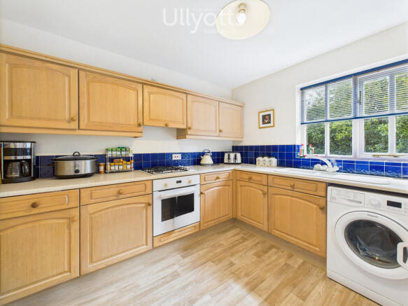 3 bed Semi-Detached for sale Image 5