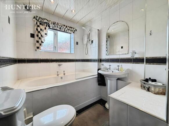 3 bed Semi-Detached for sale Image 6