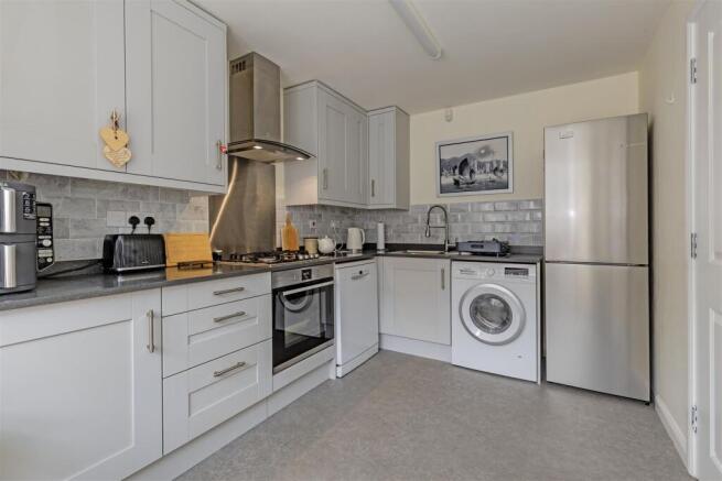 Splendid Shaker Style Kitchen