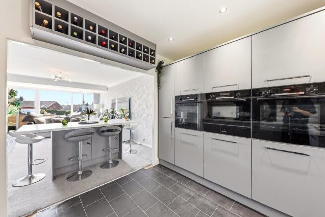 2 bed Semi-Detached Bungalow for sale Image 4