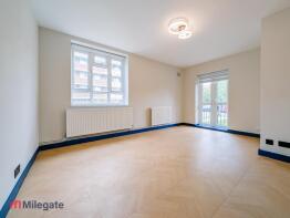 45, Kelmscott Gardens, London W12 9DB