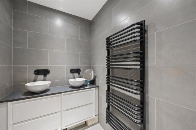 3 bed Apartment for sale Image 9