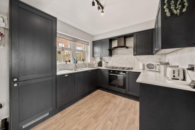 3 bed Town House for sale Image 2