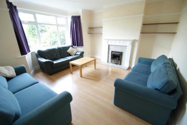 6 bed Semi-Detached to rent Image 4