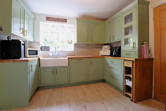 5 bed Detached for sale Image 11