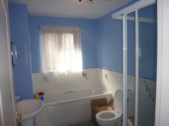 FAMILY BATHROOM