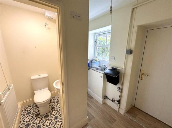 4 bed Semi-Detached to rent Image 10
