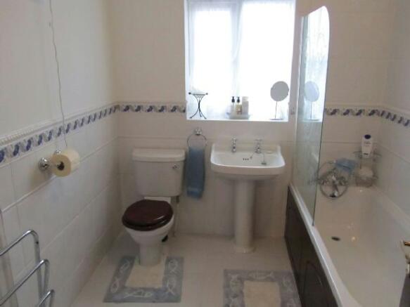 FAMILY BATHROOM