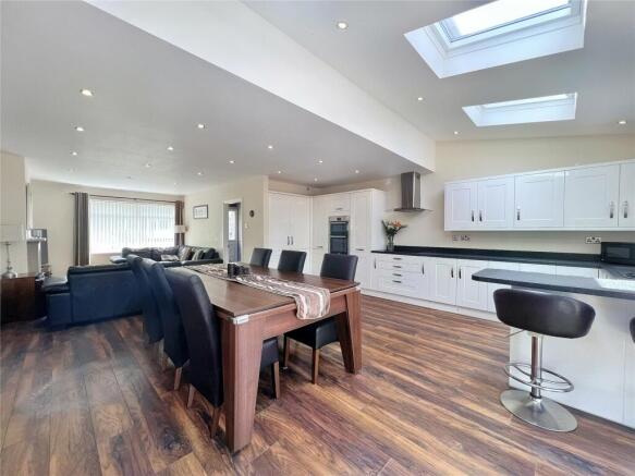Lounge/Dining Room