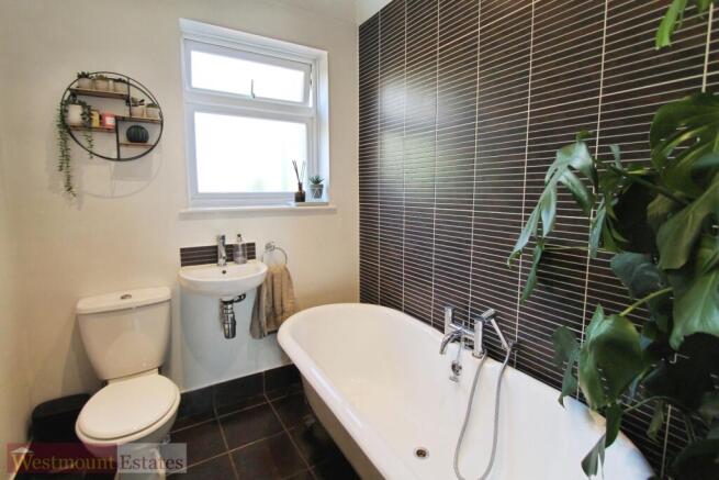 GROUND FLOOR BATHROOM