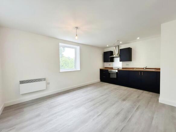2 bed Apartment to rent Image 5