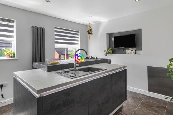 4 bed Semi-Detached for sale Image 10