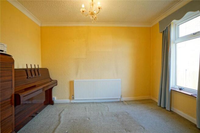 4 bed Bungalow for sale Image 5