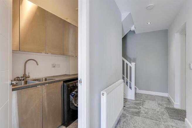 4 bed Semi-Detached for sale Image 8