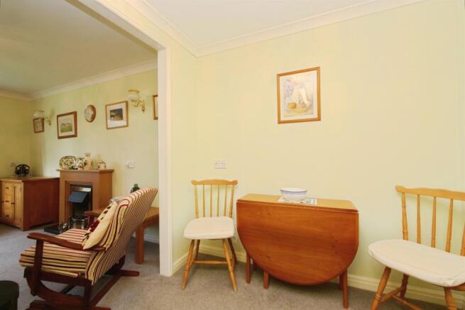 2 bed Retirement Property for sale Image 8