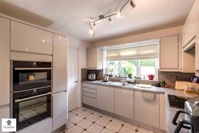 4 bed Detached for sale Image 6