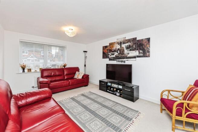 4 bed Detached for sale Image 7