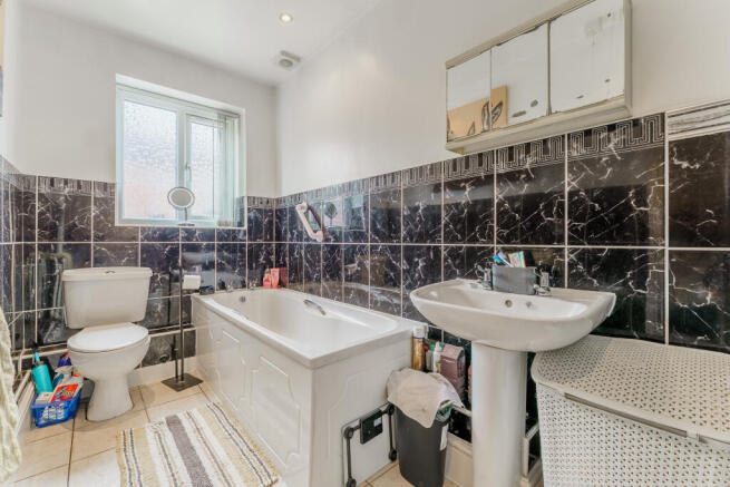 3 bed Terraced for sale Image 12