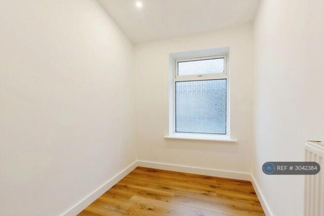 3 bed Terraced to rent Image 12