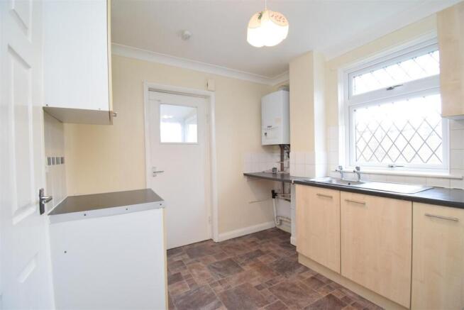 3 bed Semi-Detached to rent Image 9