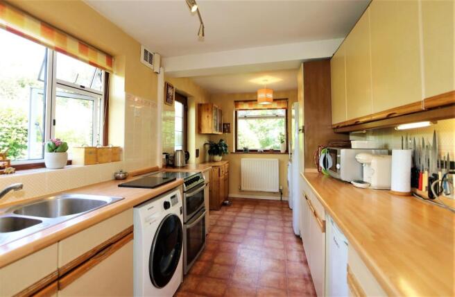 FITTED GALLEY KITCHEN