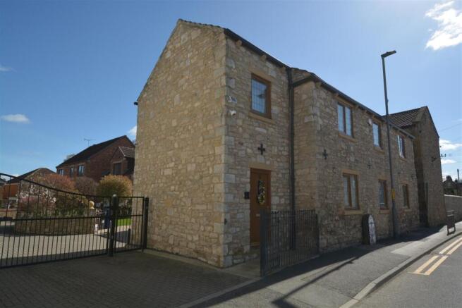 5 bed Detached for sale Image 6