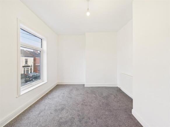 2 bed End of Terrace to rent Image 6