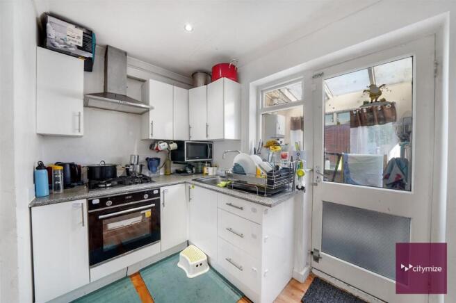 Kitchen/ Dining Room