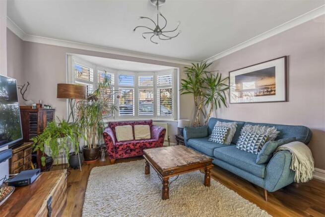 60 Bassett Gardens, Isleworth TW7 4QY-4.jpg
