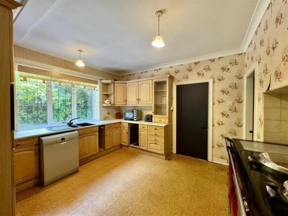 4 bed Detached for sale Image 10