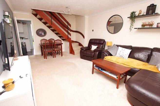 Lounge/Dining ...