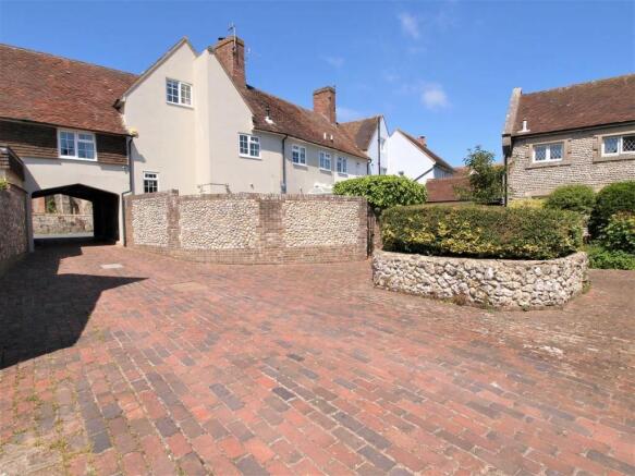 REAR COM FORECOURT