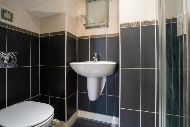 5 bed Detached to rent Image 11