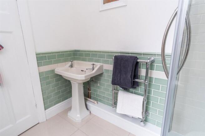 Bedroom 1 Ensuite