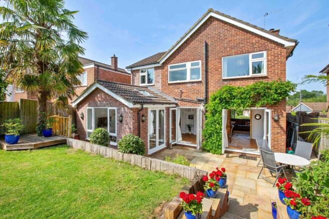 24 Hithercroft Road, Downley, High Wycombe, Buckinghamshire, HP13 5LS photo 2