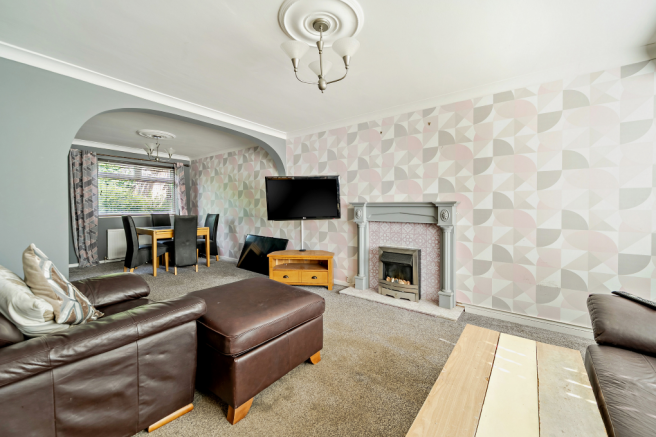 5 bed Detached for sale Image 2