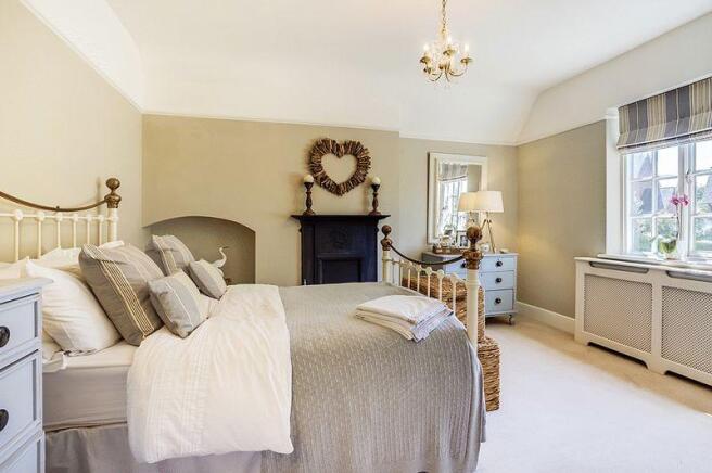 BEDROOM 2