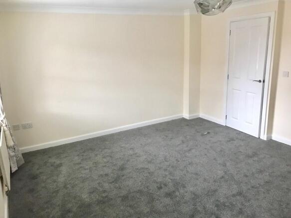 4 bed Town House to rent Image 7