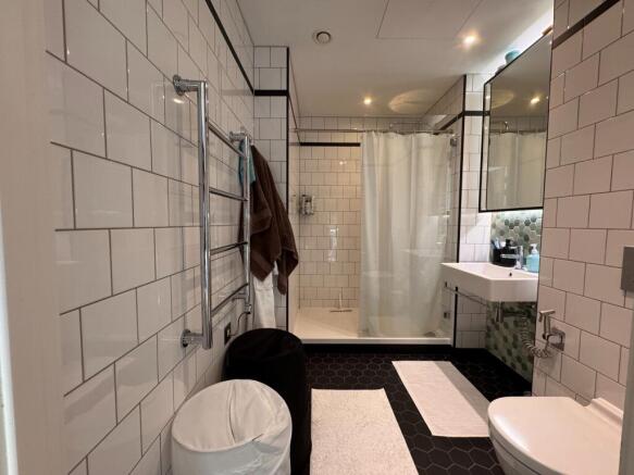 Flat , Corson House,  City Island Way, London photo 5