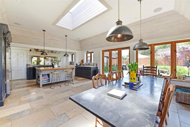 Kitchen/Breakfast Rm