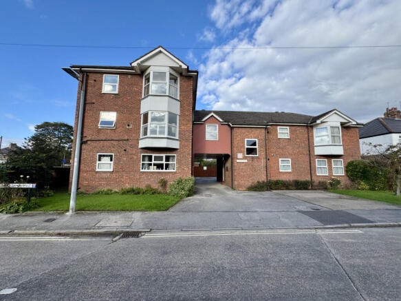 2 bed Flat for sale Image 10