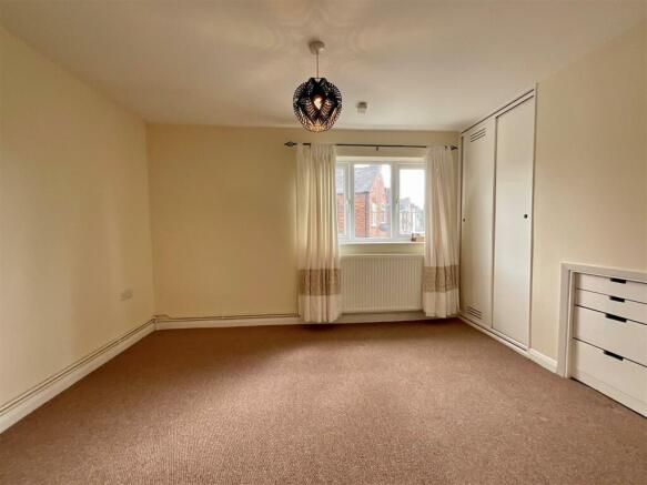 bedroom1.jpg