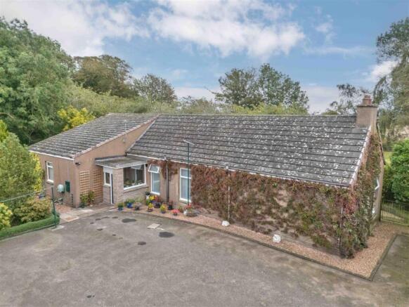 Kelly Castle Lodge Arbirlot-28.JPG